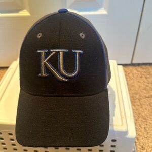 MENS KU CAP L/ XL